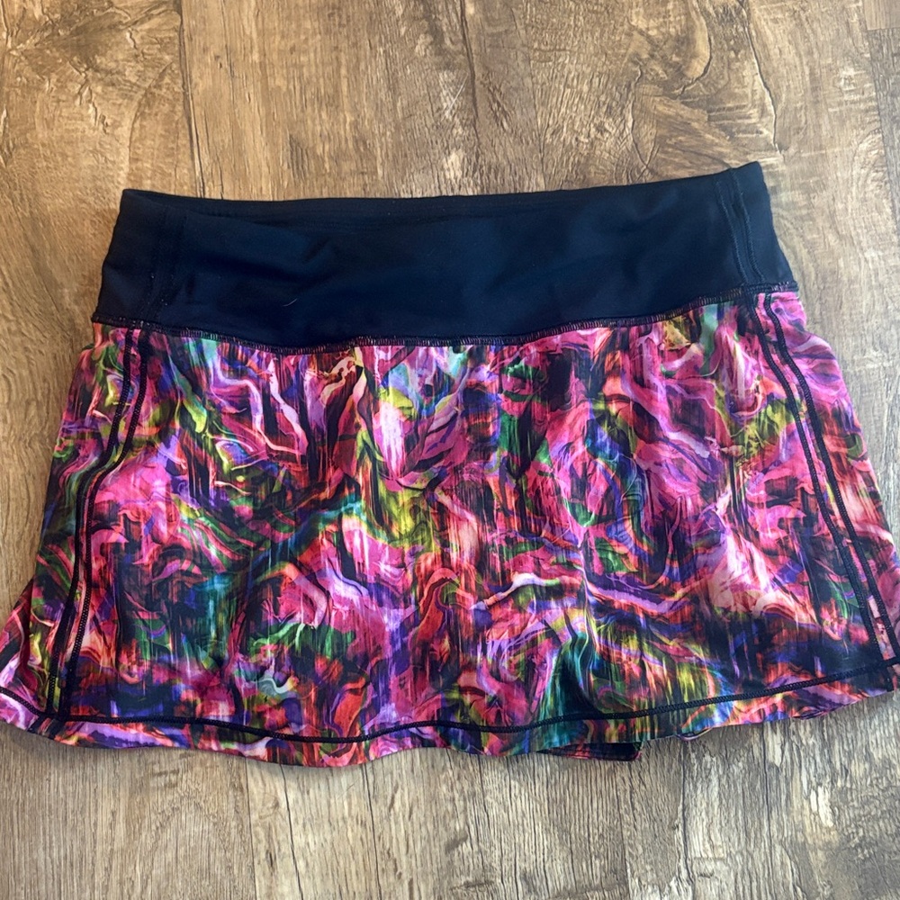 Lululemon Multicolor Abstract Print Women’s Skirt with Black Waistband